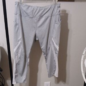 Avia Gray and White Capris